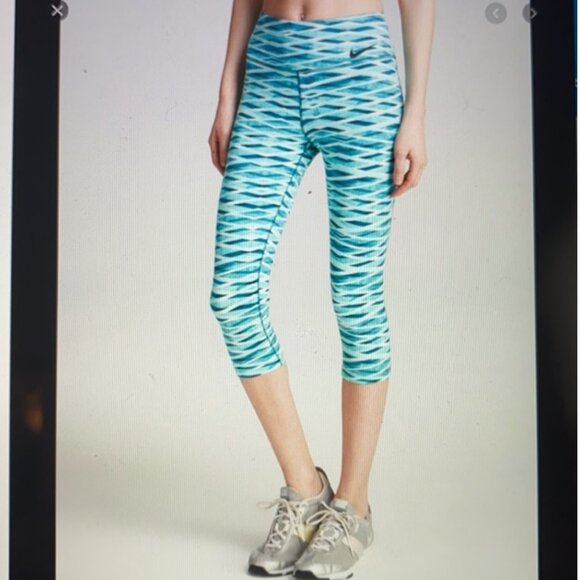 Nike Legendary Crisscross Capri Leggings - Picture 1 of 13